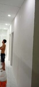 Thi công vách thạch cao sơn nước giá rẻ ở quận 7