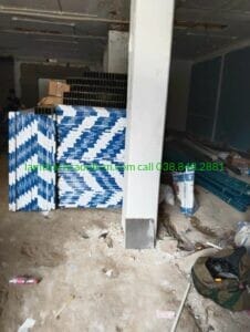 tập kết vật tư tấm trần, khung thạch cao cải tạo nhà ở Quận 9