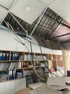 trần la phông bị sập