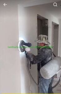 danh xa nham tuong truoc khi son nha tai quan 3