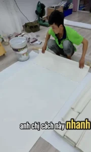 quy trình lăn keo trên giấy dán tường